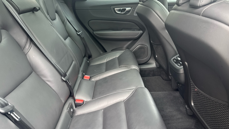 Volvo XC60 2.0 B5P Ultra Black Edition 5dr AWD Geartronic Petrol Estate